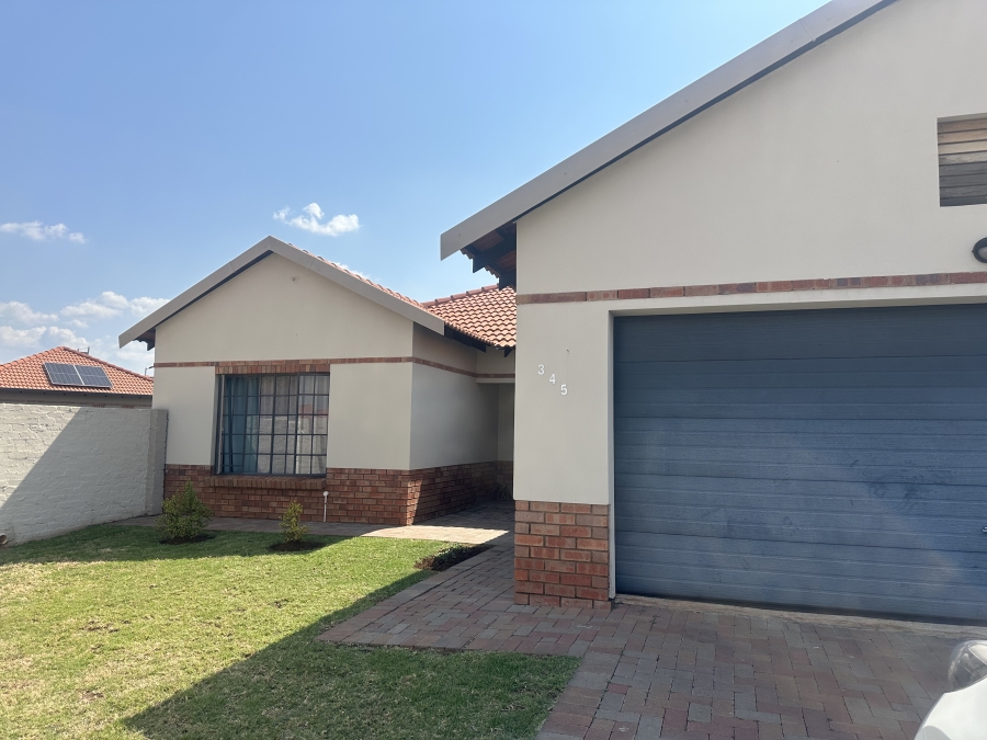 To Let 4 Bedroom Property for Rent in Hexrivier Lifestyle Estate North West